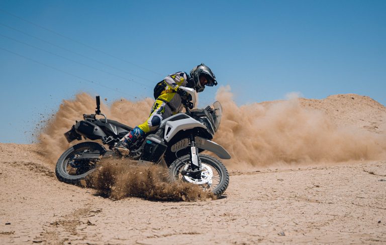 רכיבה ראשונה: CFMOTO 1000MT-X