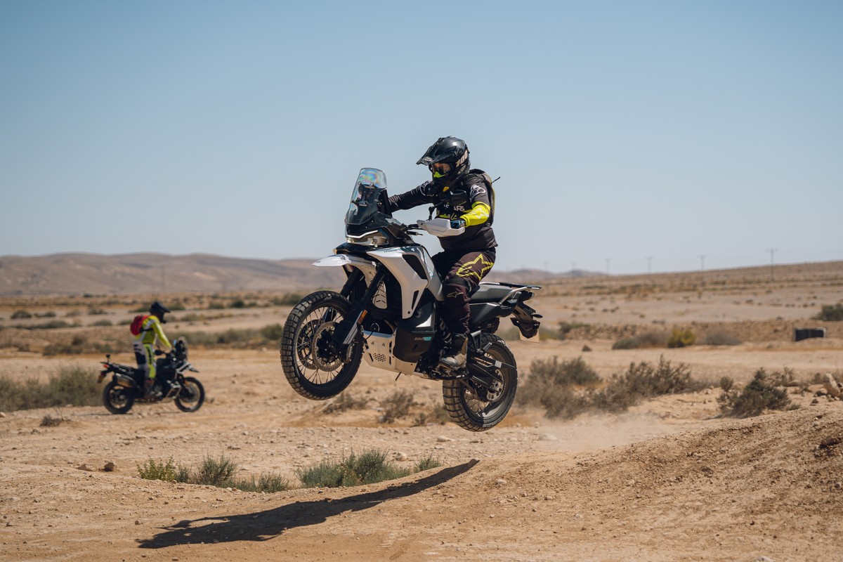 רכיבה ראשונה: CFMOTO 1000MT-X — תמונה 6